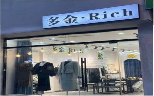 德格要开店？先在门头上下功夫