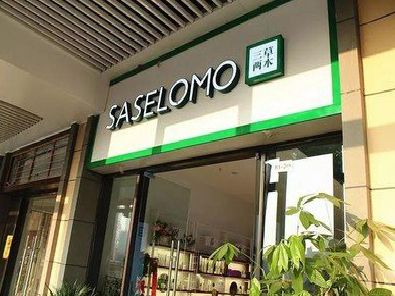 德格如何选择门店招牌的颜色？